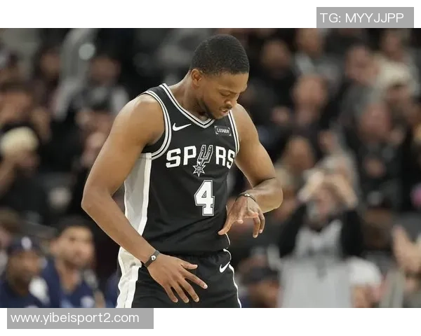 米切尔半场表现平平仅得13分3助攻失误和犯规影响发挥